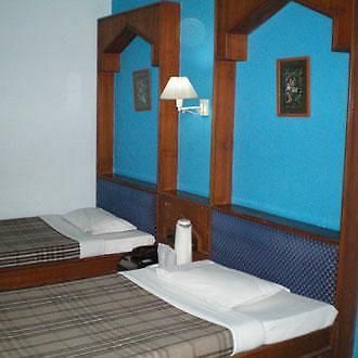 Hôtel Samdariya à Jabalpur Extérieur photo