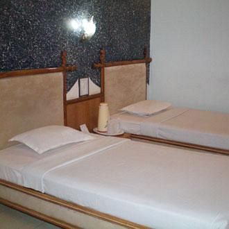 Hôtel Samdariya à Jabalpur Extérieur photo
